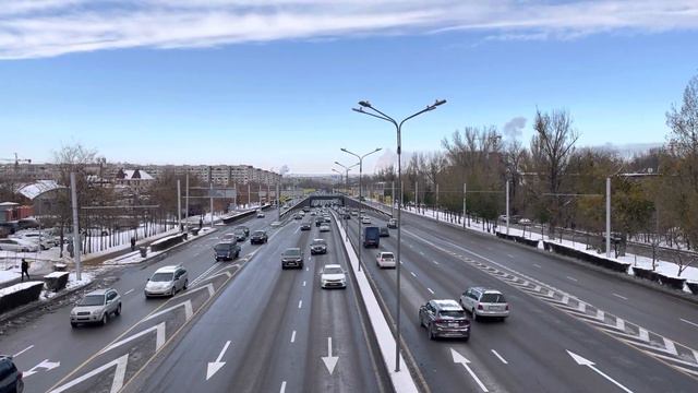 Алматы. Улица Саина после снегопада. 4 ноября 2021 смотреть онлайн