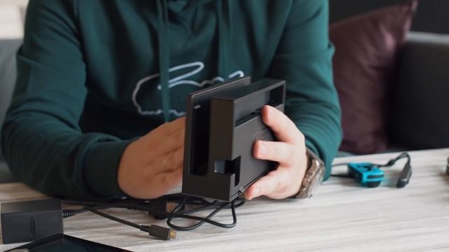 Nintendo Switch: первое знакомство с консолью, играми, контроллером смотреть онлайн