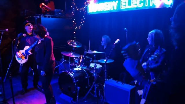 N.Y.Junk w/ Puma Perl смотреть онлайн