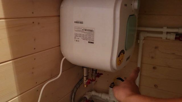 Водонагреватель Zanussi. Не ошибитесь с выходами воды, а если ошиблись смотрите это видео! смотреть онлайн