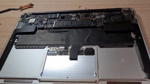 Macbook Air 13 A1466. Замена АКБ и термопасты с чисткой системы охлаждения!