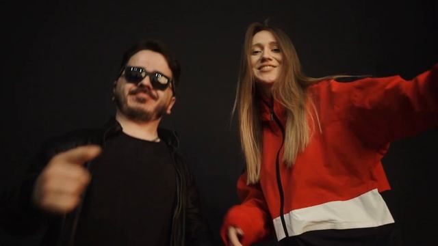 IN THE CAP - Подарок родителям в свой день рождения смотреть онлайн