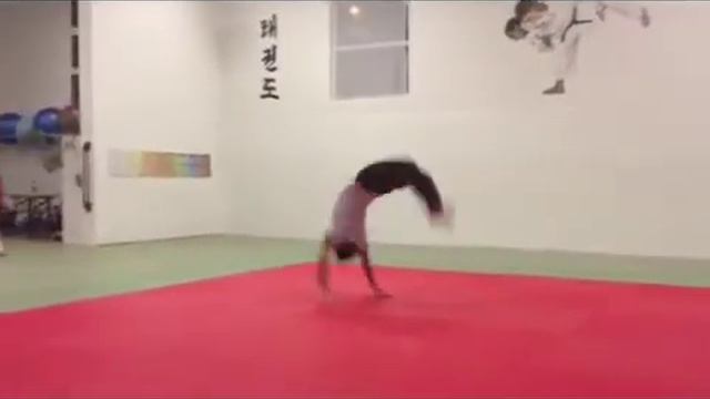 Capoeira Akrobatik :) смотреть онлайн