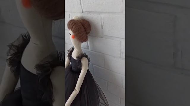 Тильда Балерина в чёрном смотреть онлайн