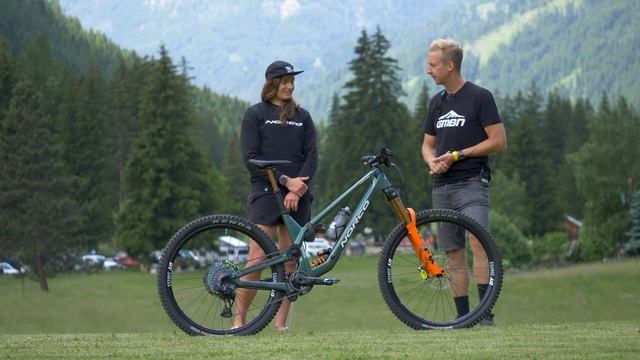Caro Gehrig's 2022 Norco Range Enduro Bike | GMBN Tech Pro Bike Check смотреть онлайн