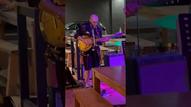 Gibson ES 140 Guitar through Fender Blues Junior! смотреть онлайн