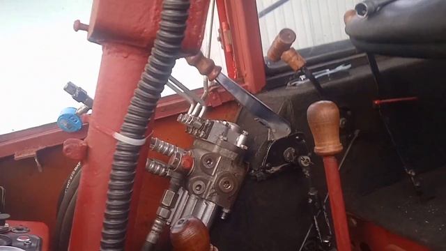 не отбивает рычаги распределителя. р 80