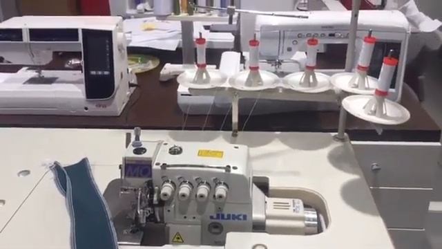 JUKI MO-6816SFF630H пятиниточная стачивающе-обметочная машина для легких и средних материалов смотреть онлайн