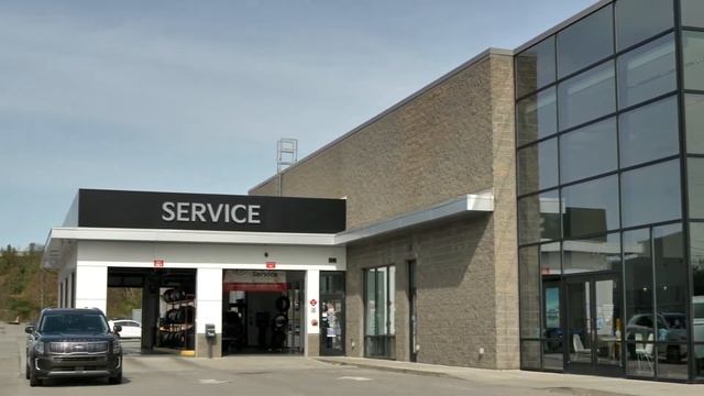 We Got a Makeover! New Kia Logo on Building! смотреть онлайн