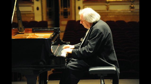 Grigory Sokolov - Bach Partita No.6 in E minor, BWV 830 (Paris 2004) смотреть онлайн