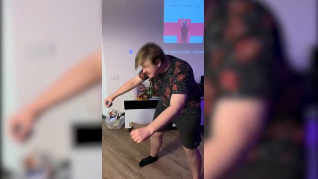 ПЯТЁРКА ОТМЕЧАЕТ НОВЫЙ ГОД С ДРУЗЬЯМИ смотреть онлайн
