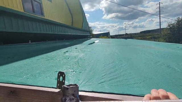 Баннер на крыше спасает опилки от дождя☀️ смотреть онлайн