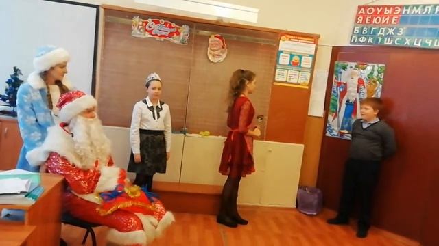 Школьный утренник на Новый год смотреть онлайн