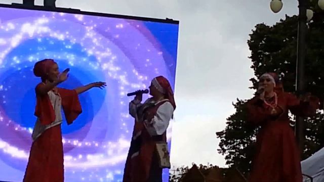 Фольклорный ансамбль "Карагод" @ Гоголевский бульвар, 16.08.2014 (1) смотреть онлайн