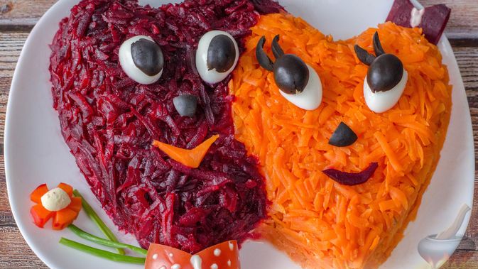 Вкусная история любви.
САЛАТ "ВЛЮБЛЁННЫЕ СЕРДЦА"