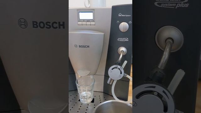 Кофемашина BOSCH BENVENUTO B40 демонстрация работоспособности смотреть онлайн