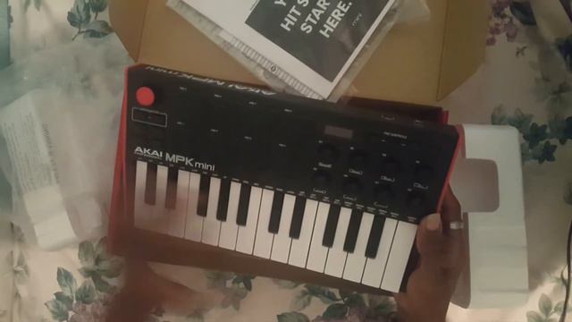 UNBOXING AKAI Professional MPK Mini MK3 | 25 Key USB MIDI KEYBOARD смотреть онлайн