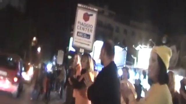 waka waka in VIA NOTARBARTOLO 6 GENNAIO 2011 смотреть онлайн