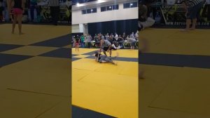 Girl vs boy grappling match  ( Trinity Viasana) girl won