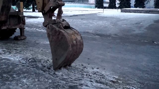 Подготовка к установке забора возле клуба Отдых. Новосибирск смотреть онлайн
