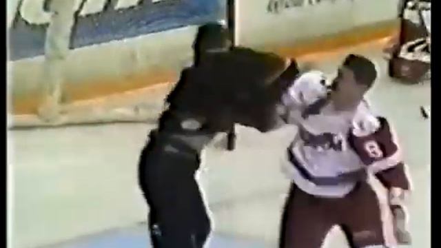 Hockeyfighters.cz Alexander Yudin vs Ken Tasker.wmv смотреть онлайн