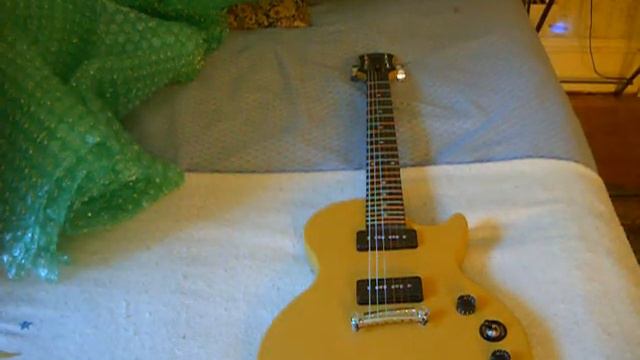 Unboxing Epiphone Les Paul Special 1 P90 Faded T.V. Yellow смотреть онлайн