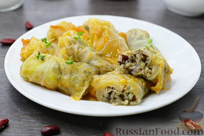 Сытно даже без мяса.
ГОЛУБЦЫ С ГРИБАМИ, БУЛГУРОМ И ФАСОЛЬЮ