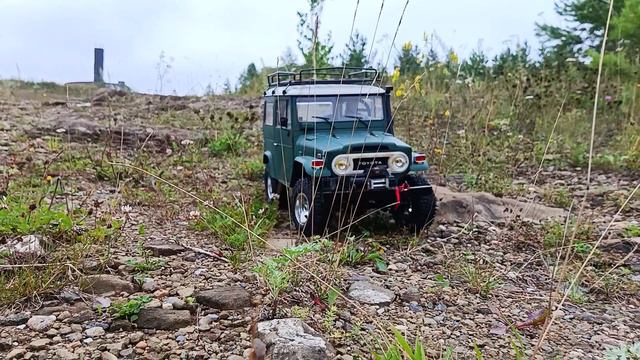 RC4WD Toyota Land Cruiser FJ40 в горах