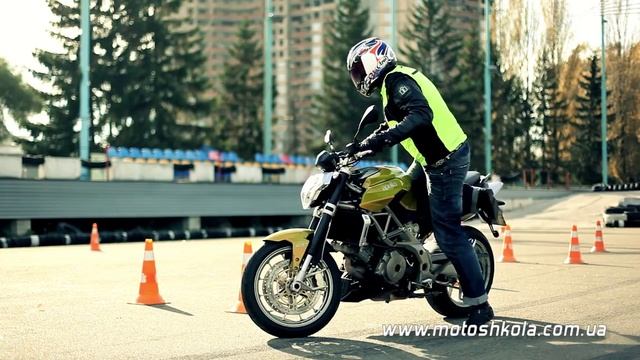 Мотошкола Урок 1 Безопасная посадка на мотоцикл смотреть онлайн