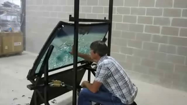 Тестирование бронированного стекла смотреть онлайн