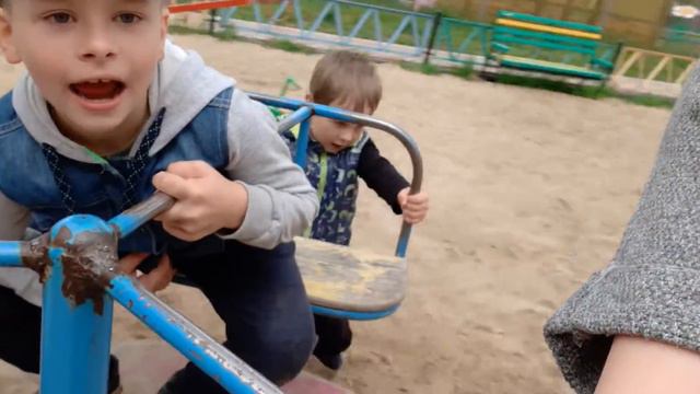 Крыжики. На прогулке смотреть онлайн