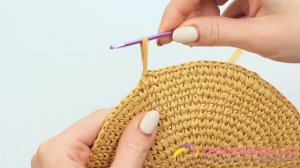 Шляпа-канотье из рафии крючком.