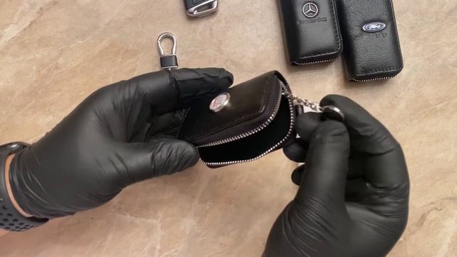 Кожаная ключница для авто с маркой / Чехол для ключей с логотипом машины/ Автоключница с гравировко смотреть онлайн