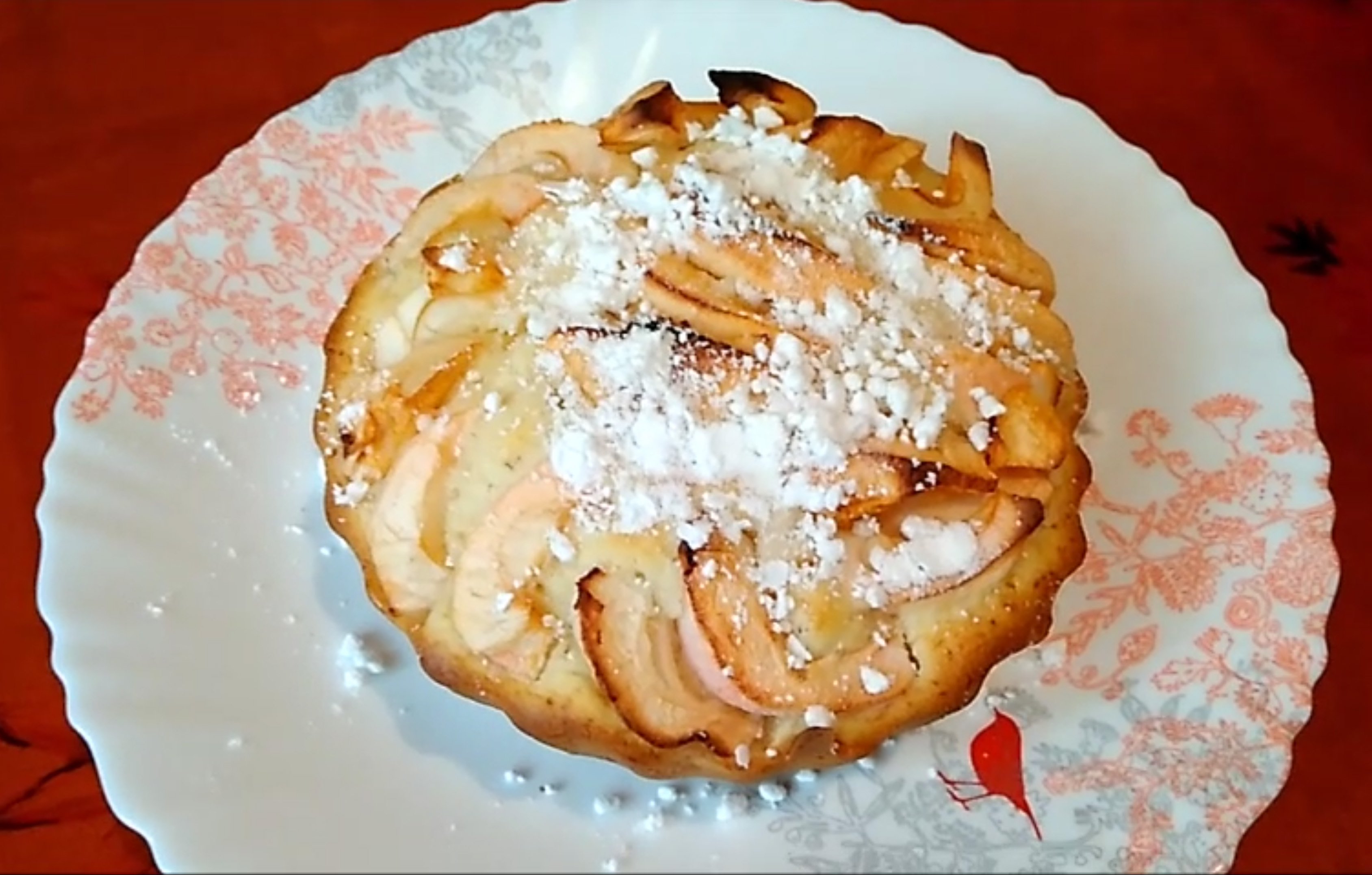 Пышный пирог с яблоками.mp4 смотреть онлайн