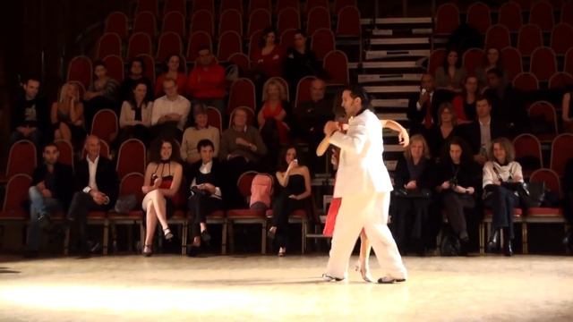 Густаво Росас и Гизела Натоли - Аргентинское Танго - Milonga Reliques Porteñas - Фестиваль. 2011 г. смотреть онлайн