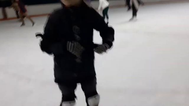 ⛸ Никита увеличил скорость вращения на месте на льду ? смотреть онлайн