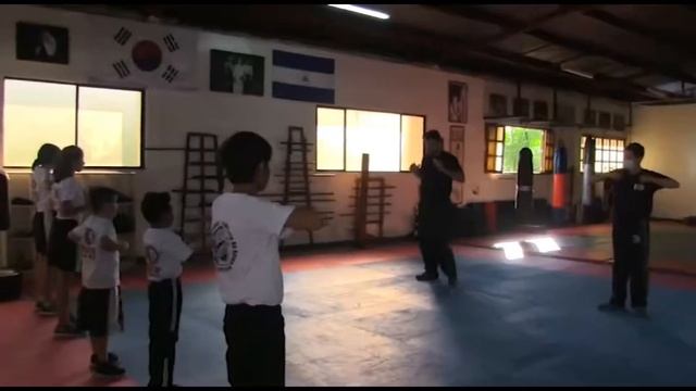 Krav Maga Kids es defensa personal para niños y adolescentes. смотреть онлайн