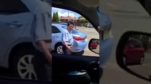 Asian Taxi Driver Going Mental смотреть онлайн