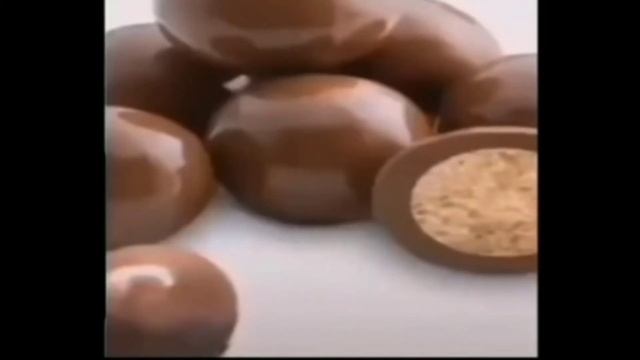 Шоколадный шарик становится негром. Фулл мема. смотреть онлайн