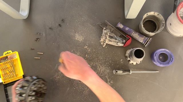 Dyson V8 Cleaner Full Disassembly смотреть онлайн