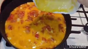 Яичница с сосисками на завтрак