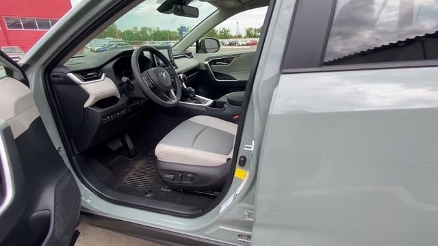 Toyota RAV4 в комплектации XLE Premium: демо-обзор автомобиля в наличии смотреть онлайн