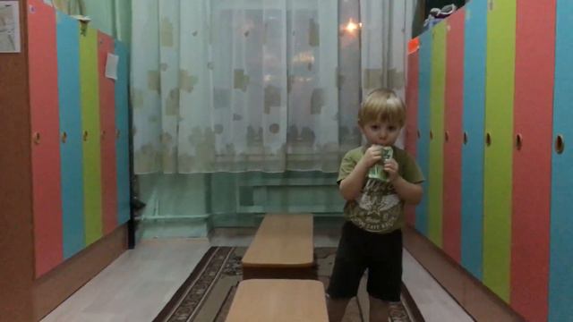 Как папа забирает малыша Яна из садика. смотреть онлайн