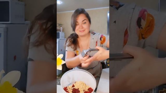 Салат с черносливом и буряком смотреть онлайн