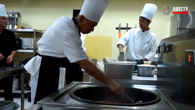 Таджикско-узбекская чайхана «Дусти» открылась в Душанбе смотреть онлайн