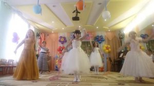 Выпускной в саду,  2016 г. " танец с лентами"