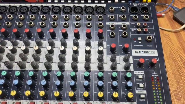 Mixer Soundcraft EPM 12 Bãi Xịn. Về được 2 Em đẹp Keng