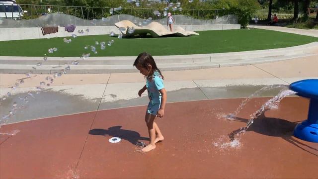 Splash Water Park Playground For Kids with Kamila and Amalia смотреть онлайн