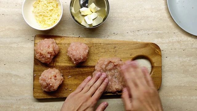 Нежный вкус этих рубленных котлет вас приятно удивит!!! смотреть онлайн