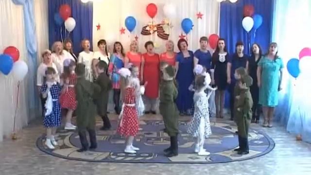 Коллектив детского сада №76 исполняет "Смуглянку" смотреть онлайн